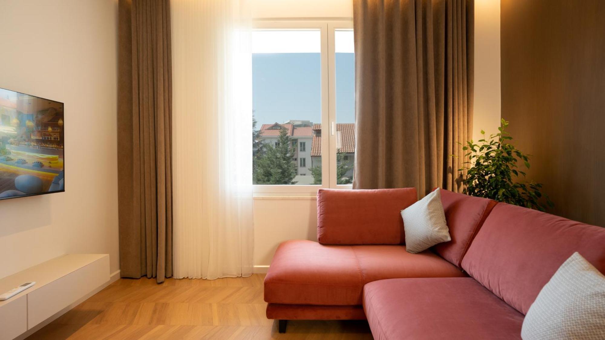 Albani'S Apartment Tirana Bagian luar foto